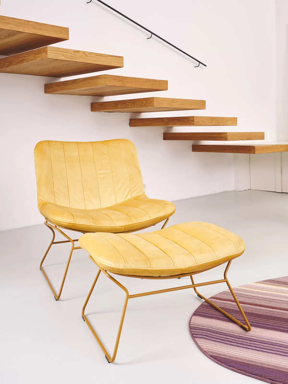 DRAAT_fauteuil_hocker_HollywoodYellow_RAL8001-WEB.webp
